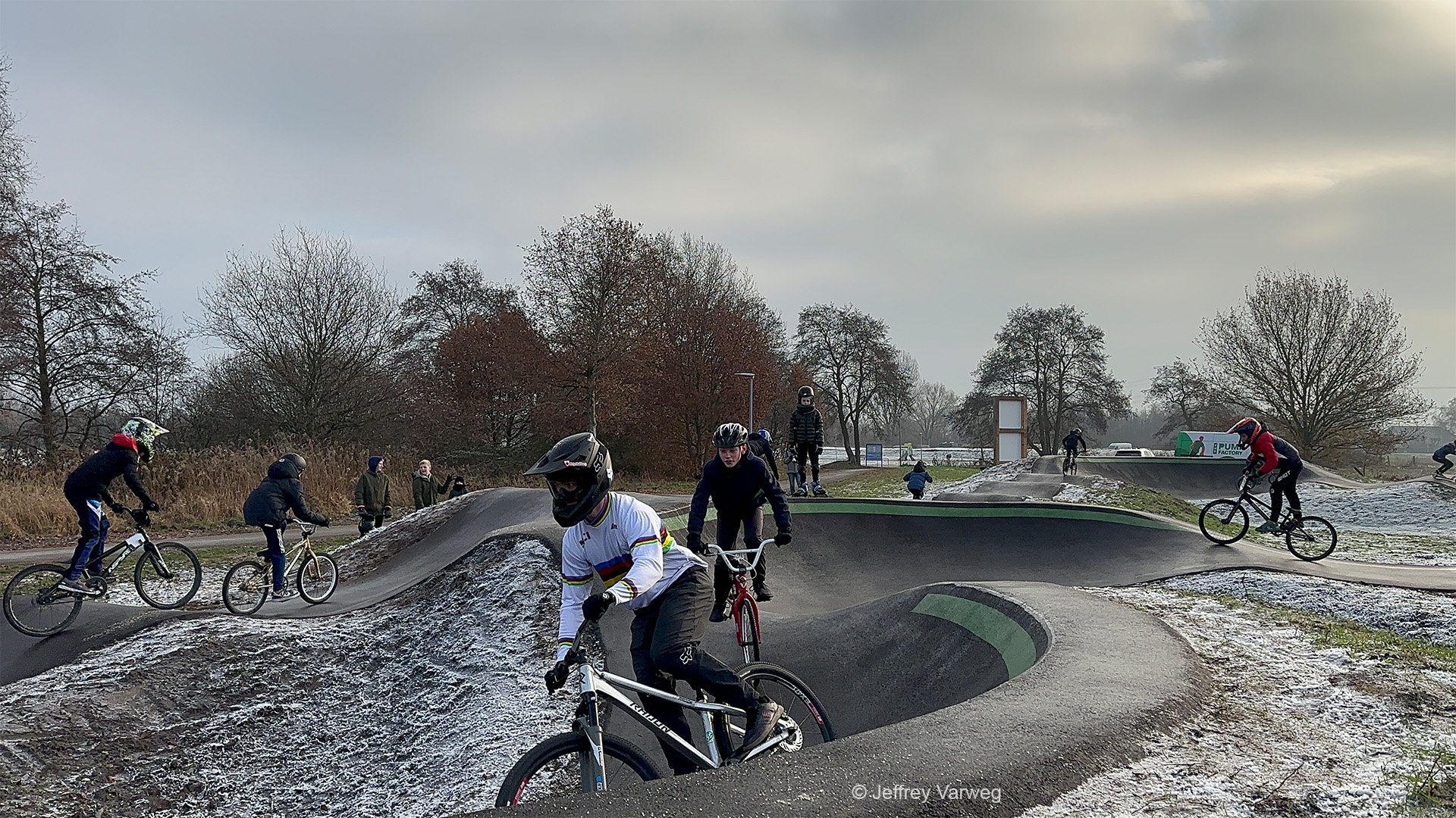 Pumptrack officieel geopend in Dedemsvaart Omroep NOOS