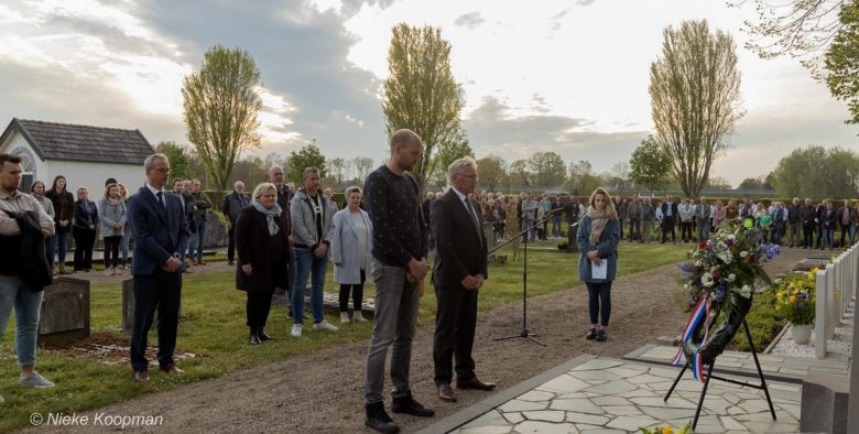 23-05-05 herdenking gramsb 3