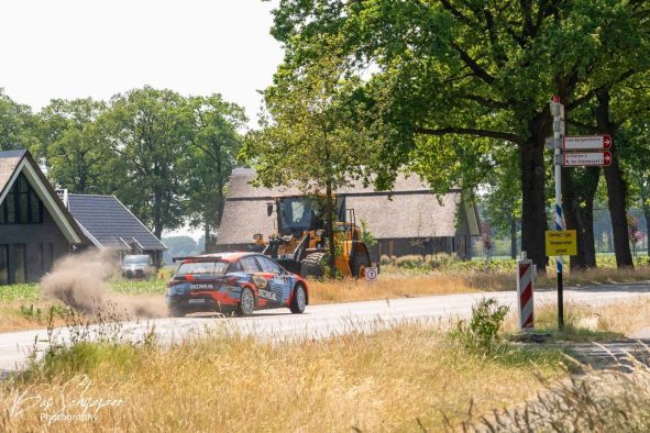 photo_5796521909343599733_y