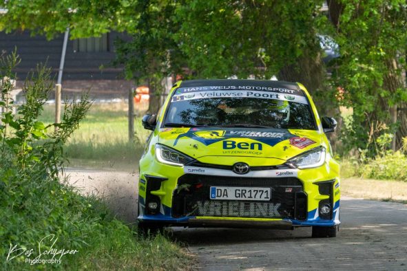 photo_5796521909343599735_y