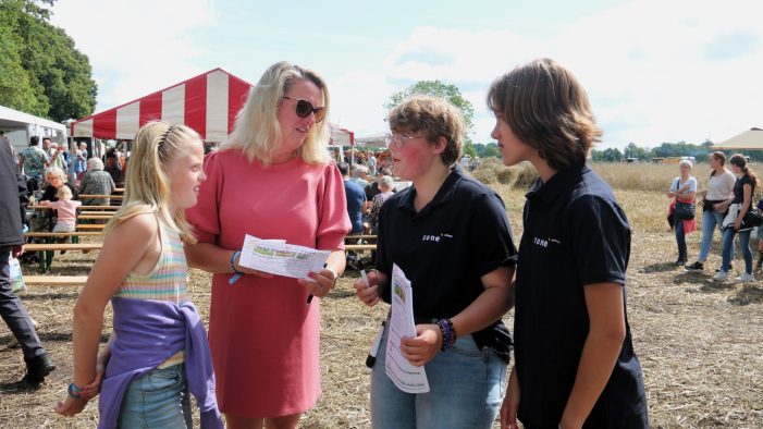 Holthoner Oogstdag 2023 DS leerlingen Zone.college lichten het landgoedspel toe (Aangepast)
