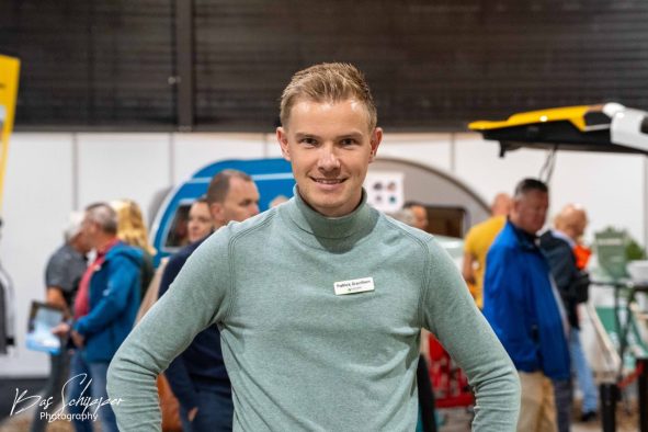 photo_5796207693831192508_y