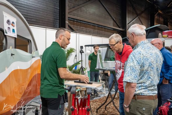 photo_5796207693831192510_y