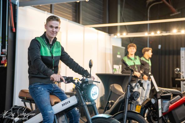 photo_5796207693831192515_y