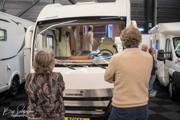 photo_5796207693831192519_y