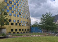 Vocht zorgt voor omvangrijke schade gemeentehuis
