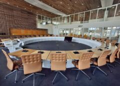 Oud-minister Eddy van Hijum verkenner in politiek Hardenberg