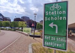 Minder fietsers voor deuren supermarkt aan het Van Wevelinckhovenplein Minder fietsers voor deuren supermarkt aan het Van Wevelinckhovenplein
