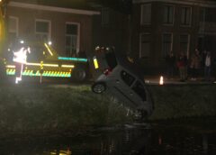 Auto te water in Dedemsvaart