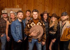 Muziekvoorstelling lokale countryband in het bostheater Gramsbergen