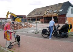 Einde van een tijdperk: sloop oude supermarkt in Balkbrug