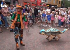 VIDEO – Dino’s in het centrum van Hardenberg