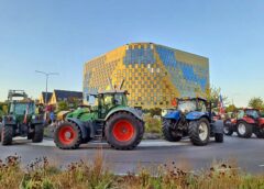 Boeren trekken naar gemeentehuis Hardenberg