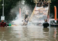 1.600 deelnemers door de modder tijdens achtste Dirty Monkey Run